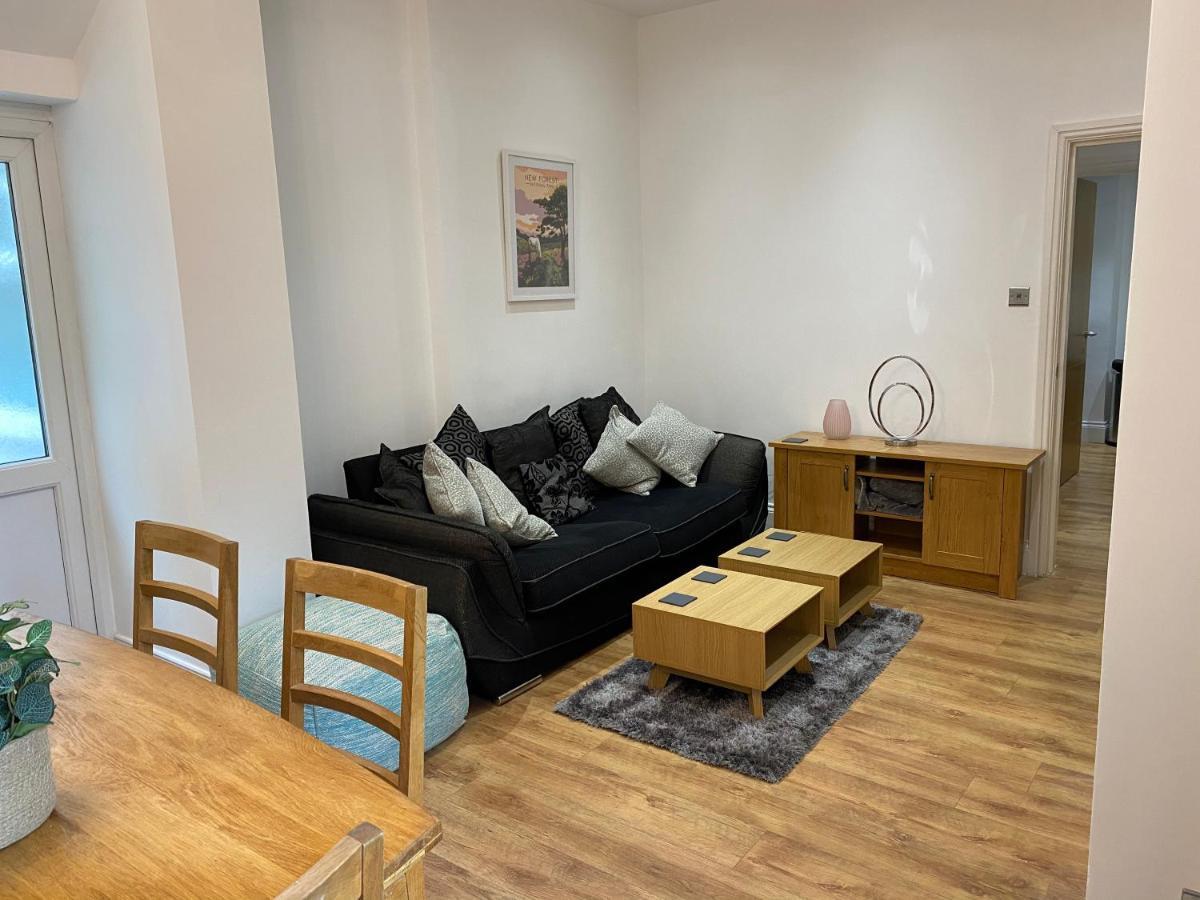 Superb 2 Beds 2 Baths New Apartment W/ Garden+Patio Bournemouth Dış mekan fotoğraf