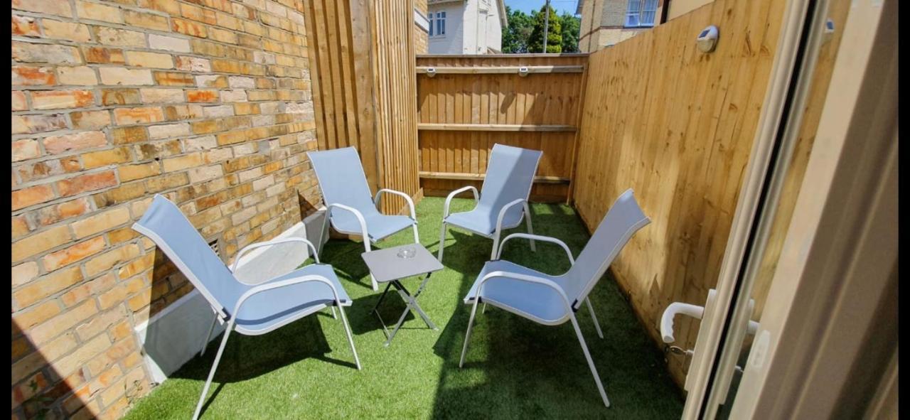 Superb 2 Beds 2 Baths New Apartment W/ Garden+Patio Bournemouth Dış mekan fotoğraf