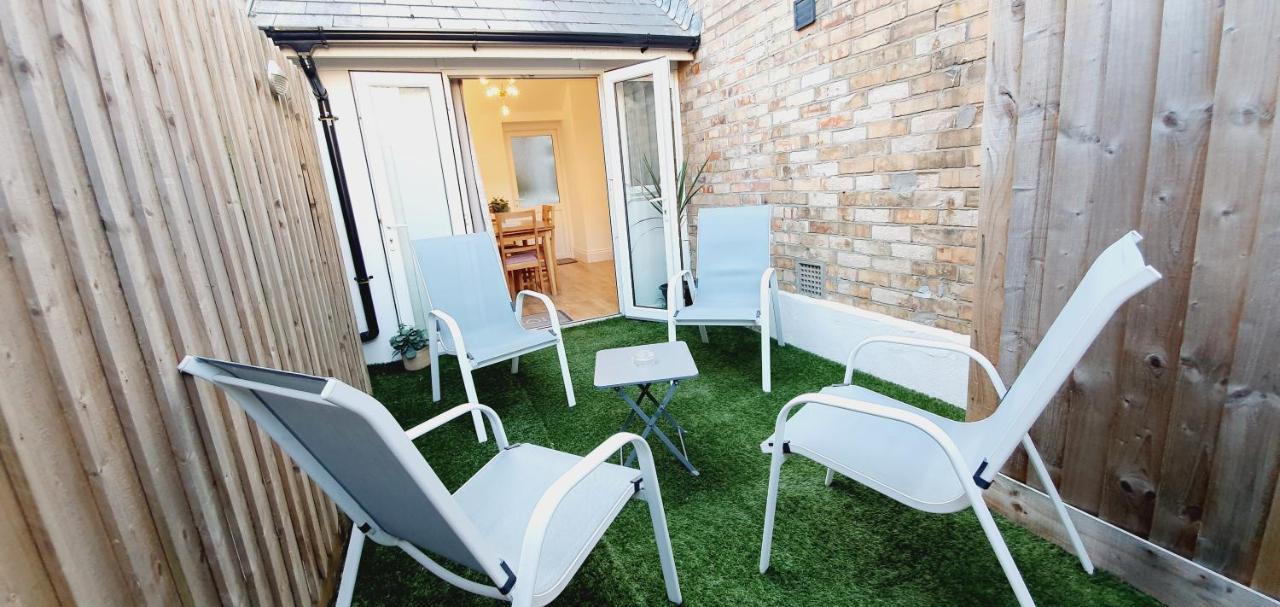 Superb 2 Beds 2 Baths New Apartment W/ Garden+Patio Bournemouth Dış mekan fotoğraf