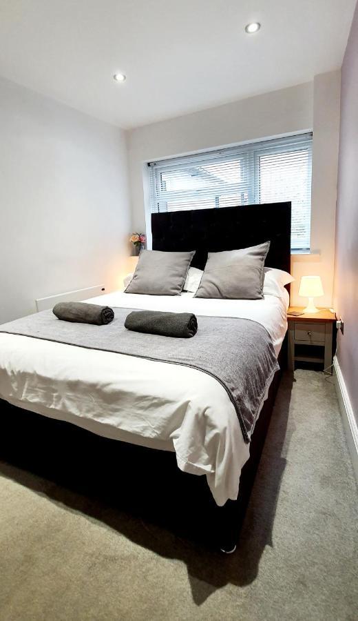 Superb 2 Beds 2 Baths New Apartment W/ Garden+Patio Bournemouth Dış mekan fotoğraf