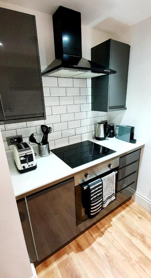 Superb 2 Beds 2 Baths New Apartment W/ Garden+Patio Bournemouth Dış mekan fotoğraf