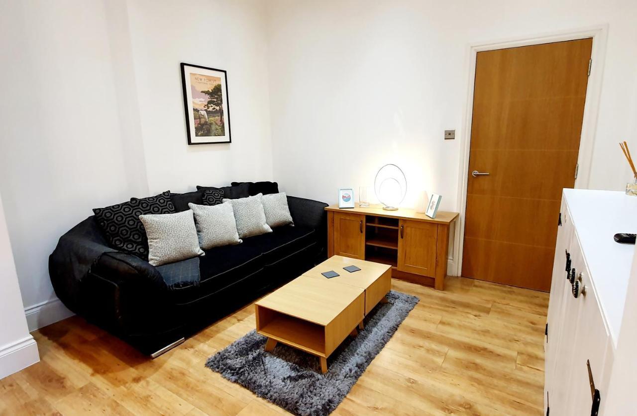 Superb 2 Beds 2 Baths New Apartment W/ Garden+Patio Bournemouth Dış mekan fotoğraf