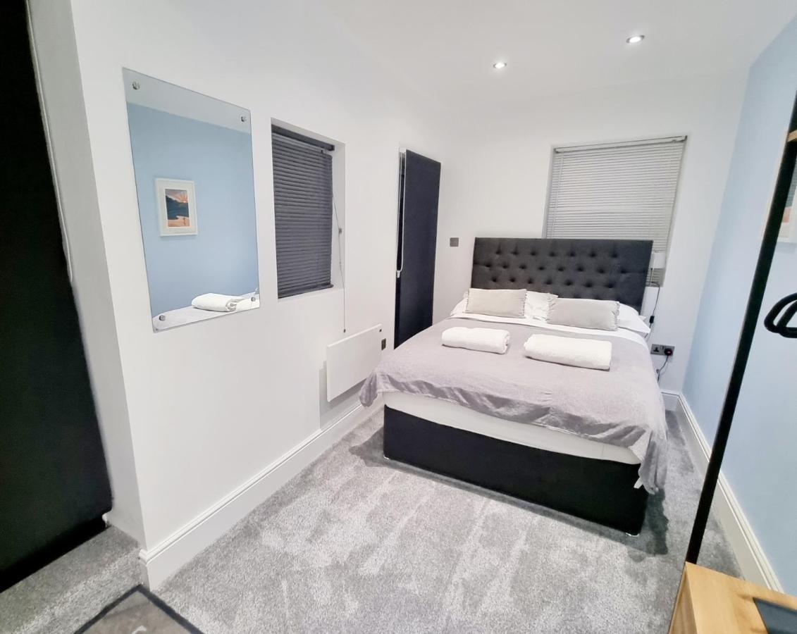 Superb 2 Beds 2 Baths New Apartment W/ Garden+Patio Bournemouth Dış mekan fotoğraf